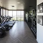Elegant Urban Hideaway - Private Luxury Residential Apartment, Walk To South Bank & Free Carpark