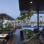 Elegant Urban Hideaway - Private Luxury Residential Apartment, Walk To South Bank & Free Carpark