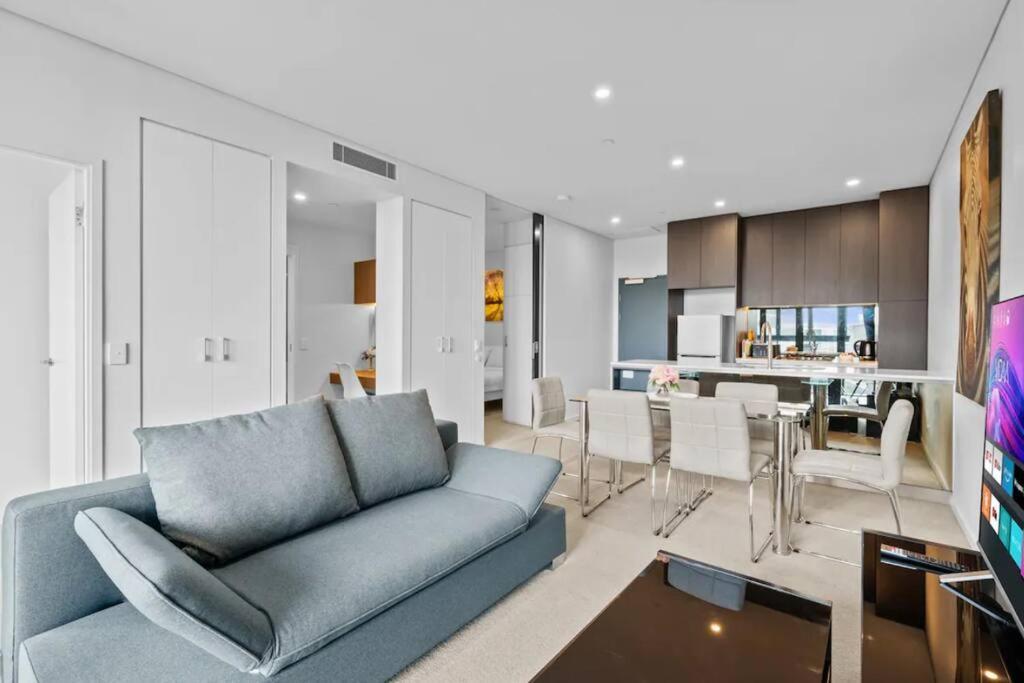 Elegant Urban Hideaway - Private Luxury Residential Apartment, Walk To South Bank & Free Carpark Brisbane