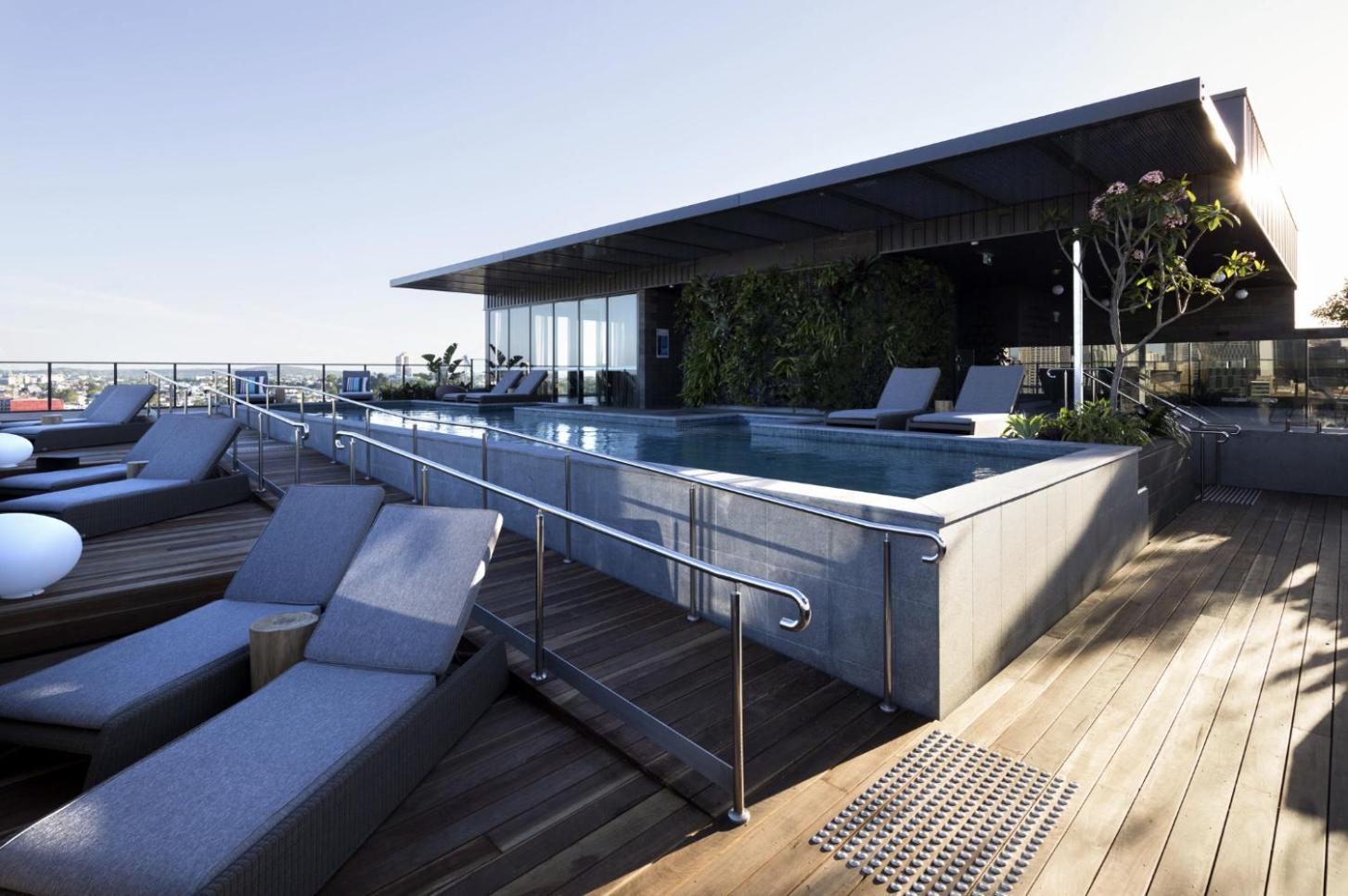 Apartment Elegant Urban Hideaway - Private Luxury Residential Apartment, Walk To South Bank & Free Carpark *